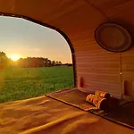 ホテル Under Canvas Bornholm Østermarie