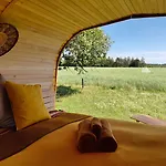 Under Canvas Bornholm ホテル