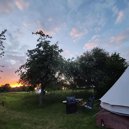 Under Canvas Bornholm فندق *