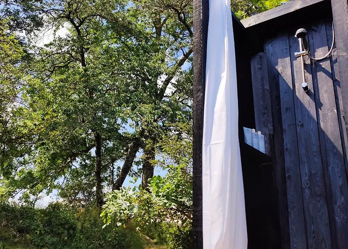 Under Canvas Bornholm Отель Ostermarie