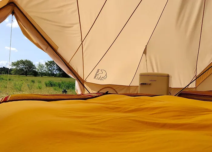 Under Canvas Bornholm Отель Ostermarie
